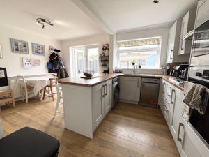 Kitchen Diner- click for photo gallery